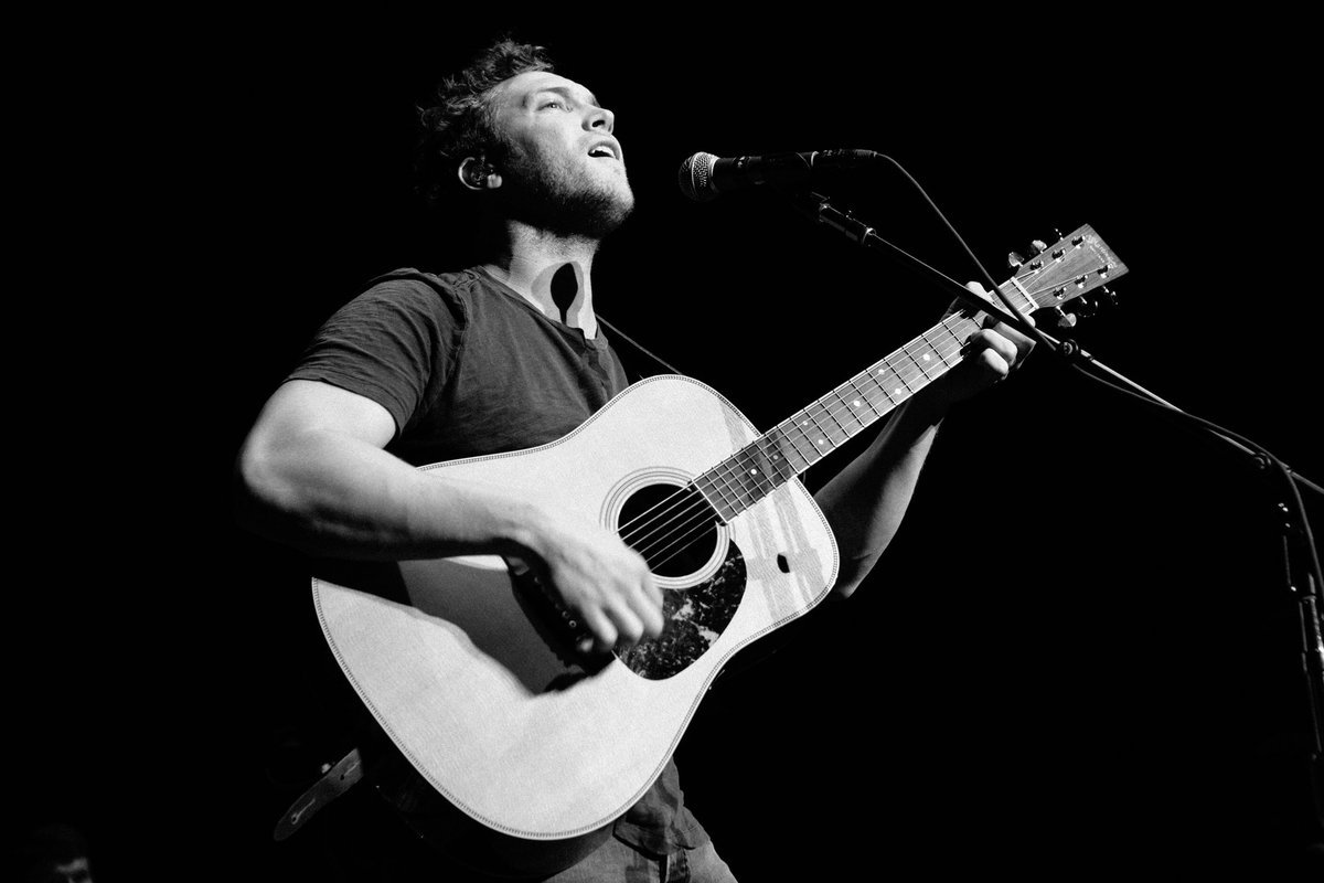 Phillip Phillips tweet media