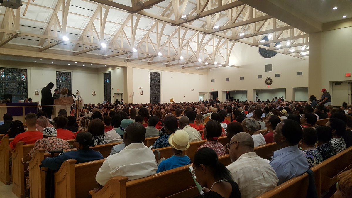 PACTMiami's tweet image. Full house at Notre dame d Haiti Catholic church! Let justice roll!! #pactmiami @CBSMiami @nbc6