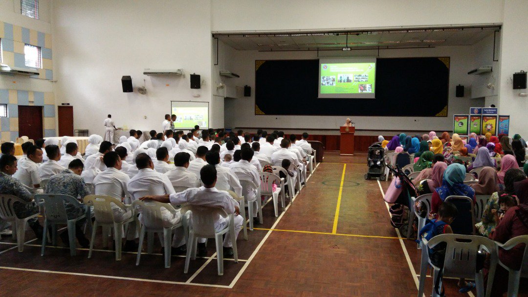 NavySDK's tweet photo. Ceramah Kesedaran Penyalahgunaan Dadah oleh @AADKSANDAKAN.
Turut hadir ADUN Karamunting @CharlesOPang & Datin Norinah @ARBA_My serta para isteri, anak-anak #NavyPeople.
#PerkasaPerwira
#NadiNegaraku
#Kesiagaan
#Kebajikan
#NavyCare
#BAKATLaut
@MPA_Timur @tldm_rasmi https://t.co/IiIuSiGP92
