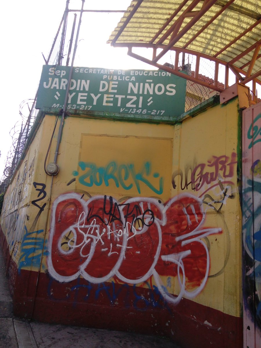Urge tapar este registro que se encuentra sobre la banqueta a escasos metros de la entrada del kinder "YEYETZI" col. puerta grande <a href="/AGUCDMX/">AGU CDMX</a> <a href="/cehuayo/">P.De Cehuayo</a> <a href="/RescateAObregon/">MercedGómez_S.O.S</a> <a href="/SoyObregonense_/">SO</a> <a href="/C5_CDMX/">C5 CDMX</a> #RT por favor.