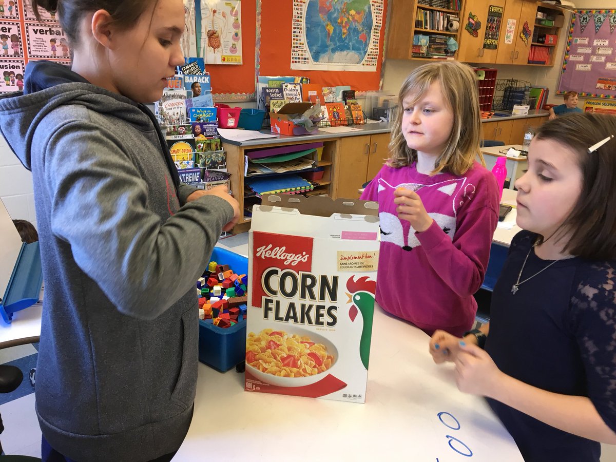 msbtanner's tweet photo. Students in 5 Tanner are using blocks to estimating and finding volume. @DrJCWickwireAca https://t.co/DvMJEetNEo
