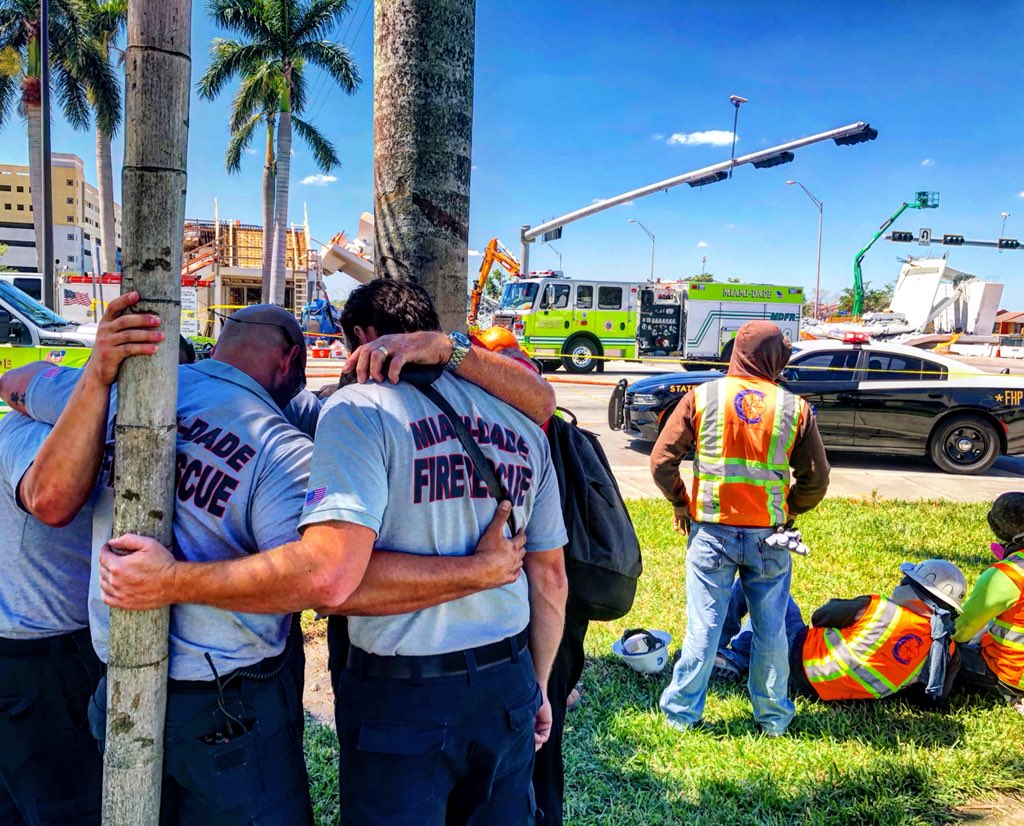 OmarBlancoFL's tweet image. Day one at of the #fiubridgecollapse, standby @MiamiDadeFire Crew taking a minute to pray for the victims and their families. #mdfr #local1403