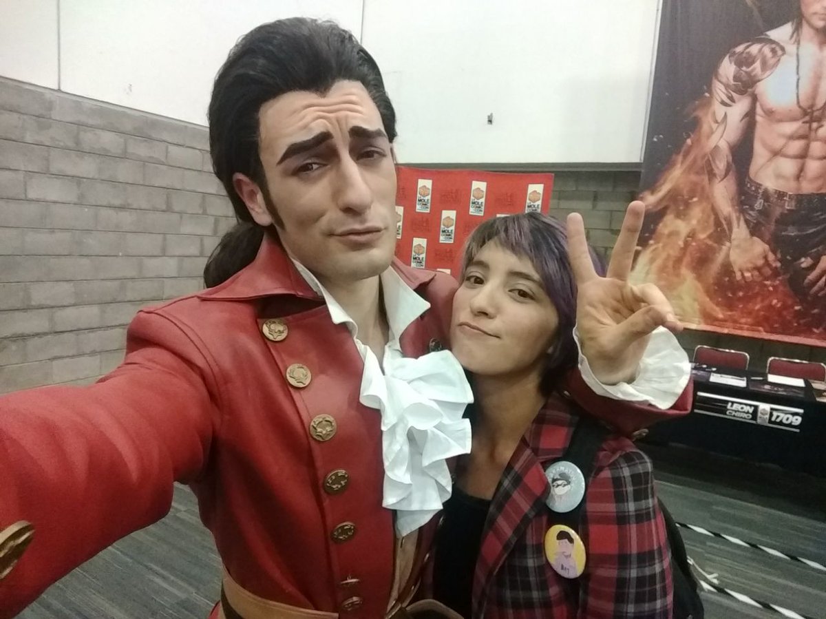 ____Haineko's tweet photo. @Leon_Chiro you're so beautiful, kind & awesome! ✨ really a great person & an amazing cosplayer 😭
I'm glad that I could met you
Thanks for the special moment! I love u so much! ✨💜✨💚✨💜
˗ˏˋ No one's as incredible as Gaston! ˎˊ˗
#LaMoleComicon 🇲🇽 https://t.co/qgUqAcm0e5