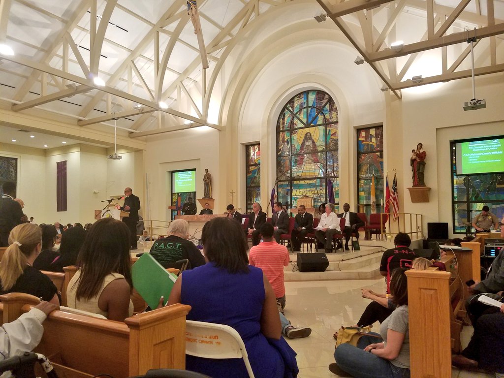 LAUSDSup's tweet image. Community members attend the 2018 #PACTMiami Nehemiah Action Assembly to discuss important educational issues. Tonight, I shared @MDCPS’ latest school discipline efforts and the different initiatives our District has implemented to combat gun violence inside &amp;amp; outside schools.