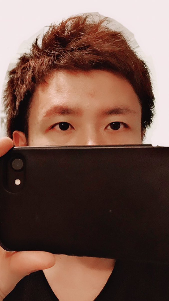 スナザメ 前髪を下げてる状態 真ん中らへんの前髪がほぼ消失 あとビューティープラスの設定を多分ミスって ご飯を美味しそうに撮るモードで自撮りしてしまったかも