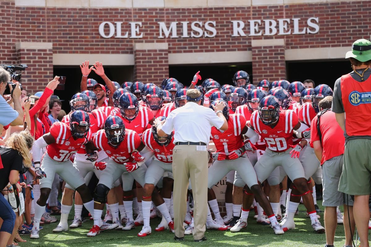 DJUiagalelei's tweet photo. Blessed and honored to have received an offer from The University of Mississippi, “Ole Miss” 🔴🔵 #HottyToddy #GoRebels @benaigamaua https://t.co/AE0u4I40gA