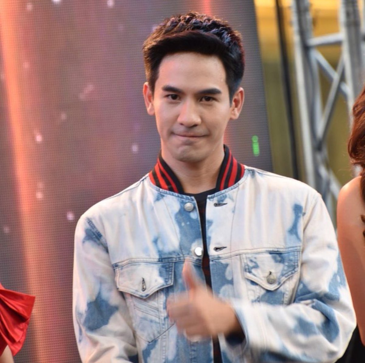 KhwamrusuekLuan's tweet photo. มอนิ่งเช้าอันสดใส ส่งกำลังใจให้พี่โป๊ปทำงานต่อ ดูแลลุงของเรากันต่อไปครับ 😊😊 #โป๊ปธนวรรธน์ https://t.co/C81mS1QA87