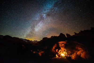 When I was growing up I remember skies like black velvet where the Milky Way was still visible. Arethere still places like that in the US? Photo By Robson Hatsukami Morgan | Unsplash - via <a href="/Crowdfire/">Crowdfire - Daily News & Insights</a> #astronomy #lightpollution