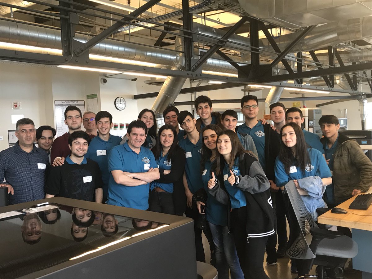 burhansengun's tweet image. #GultepeRobotics’e süreçte maddi ve manevi destek sağlayan Autodesk,bugün #AutodeskPier9 ve VR&amp;amp;AR&amp;amp;3D&amp;amp;Generative Design uygulamalarını da gördüğümüz #AutodeskGallery kapılarını bize açtı.
Bu imkanı sağlayan @EvrenArin Bey nezdinde tüm @AutodeskTR ailesine sonsuz teşekkürler.