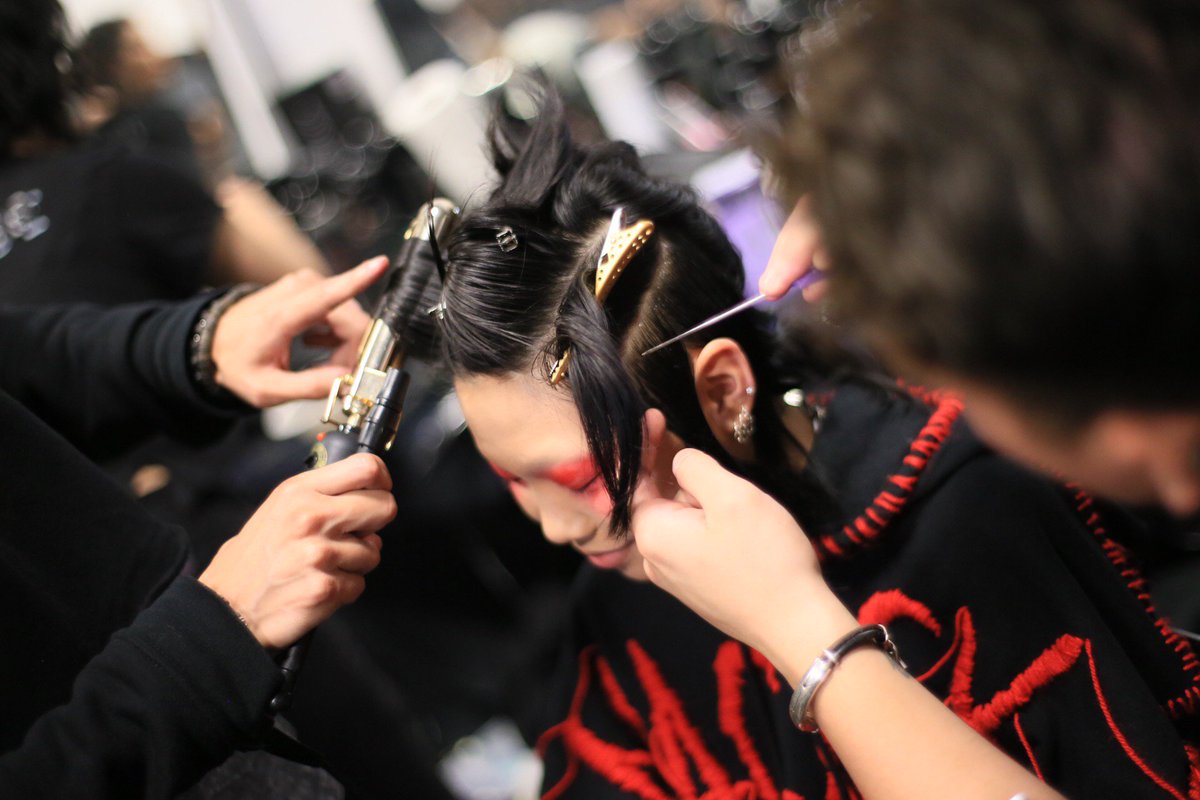 SebastianProUSA's tweet photo. BTS at #MAISONtheFAUX with the @HarlotSalon Team led by WNA Affiliated Winner 2018 #JonathanJames along with WNA Professional Winner 2017 #LauraRocha and WNA Professional Winner 2015 @olivershortall. #LAFW https://t.co/vphPEbLflL