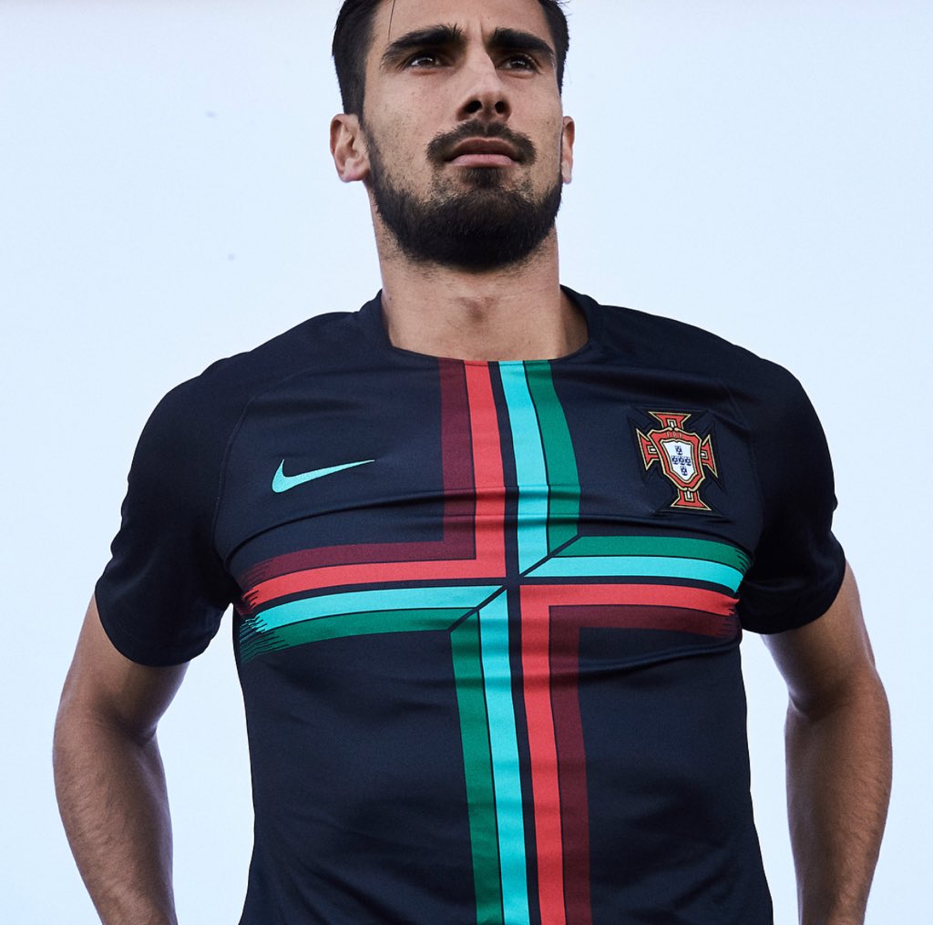op "La tercera camiseta de la selección de Portugal también es una barbaridad. se lució 🇵🇹. / Twitter