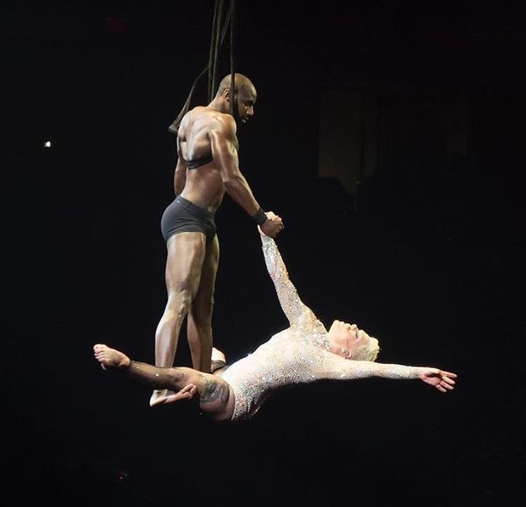 Amazing photos✨
#BeautifulTraumaTour <a href="/Pink/">P!nk</a>
<a href="/KhasanB84/">Khasan Brailsford</a> <a href="/MrJasonGlover/">Jason Glover</a> 
📸Becky Szymansky IG 
instagram.com/p/Bggx_l0nVVQ/