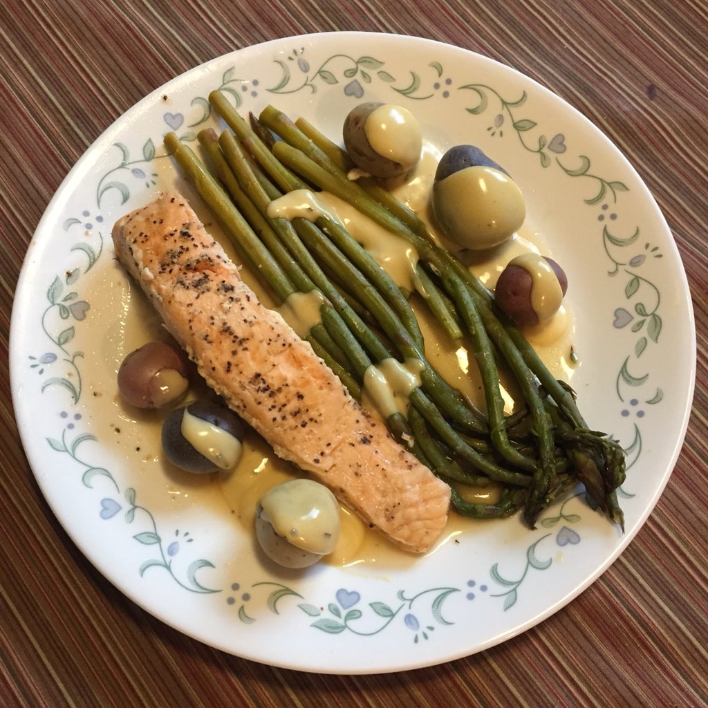 HeyHanyu2's tweet image. Dinner tonight is Bistro Salmon en Papillote. Yum yum @GobbleInc #Dinnersolved #GobbleDinner #Gobbleinc