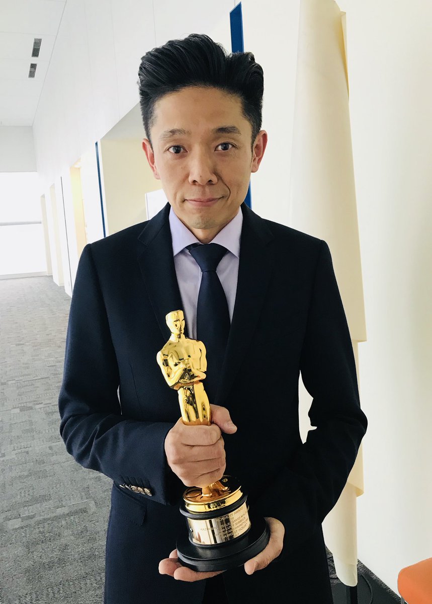 スッキリ 日本テレビ On Twitter 今年の アカデミー賞 で 日本人初のメイクアップ ヘアスタイリング賞を受賞された辻一弘さん 帰国後 すぐに生出演してくれました ありがとうございます 静かな佇まいの中に 熱い 強い信念を感じました とても素敵な方で