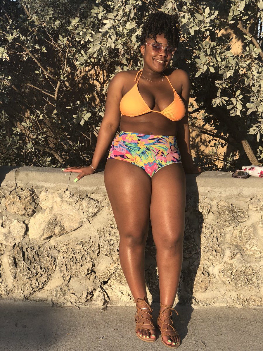 Malaysiabriana's tweet photo. The sun ainβt the only thing thatβs shining βοΈ #Miamispringbreak2018 https://t.co/ITblB90296