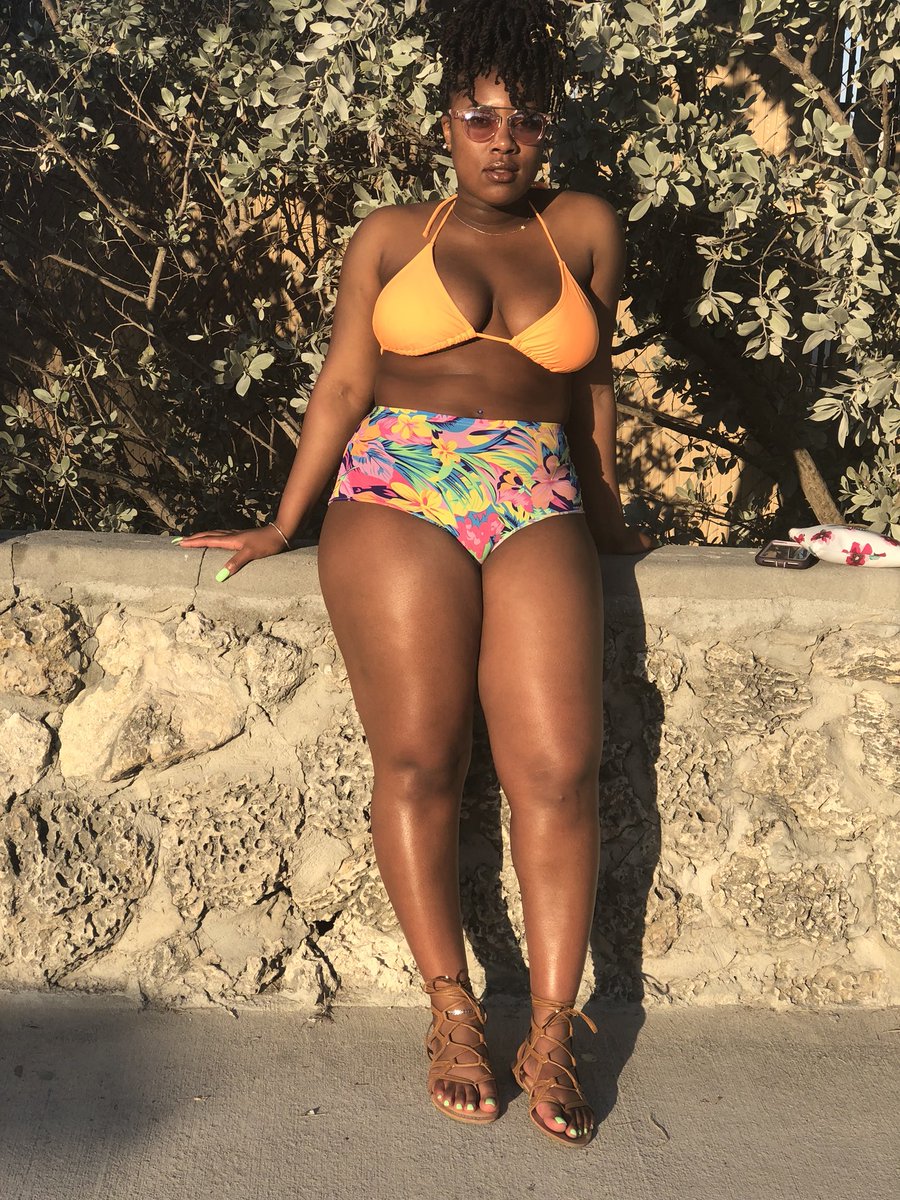 Malaysiabriana's tweet photo. The sun ainβt the only thing thatβs shining βοΈ #Miamispringbreak2018 https://t.co/ITblB90296