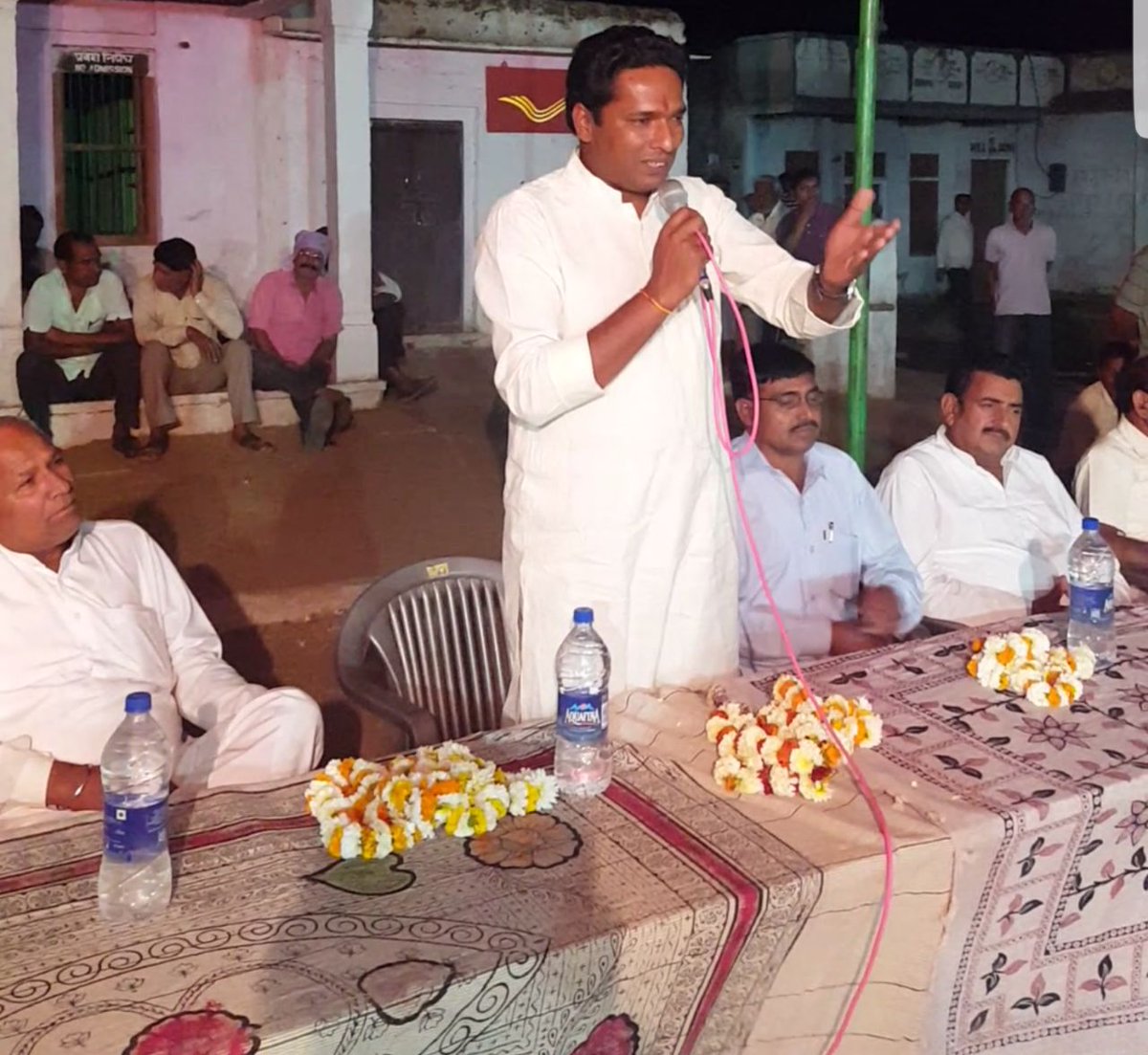 firstkhabar's tweet image. #Jhunjhunu- योग्यता के आधार पर सपना नहीं, सपने के आधार पर योग्यता बनानी पड़ेगी: विजेंद्र डोटासरा
goo.gl/zqDZSy via @First_Rajasthan 
@vijendradotasra @ManishSheoran91 @NandanVashisth @AhlawatMp @kheloindia @IndiaSports #sportsengine #kabbadikhelo