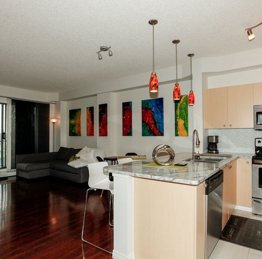 mtnpark's tweet photo. Sign a one-year lease on this professionally-managed executive downtown #YYC condo and receive 10% off of the rental rate! https://t.co/yJcxxRIZ2T https://t.co/ojobonJhHB