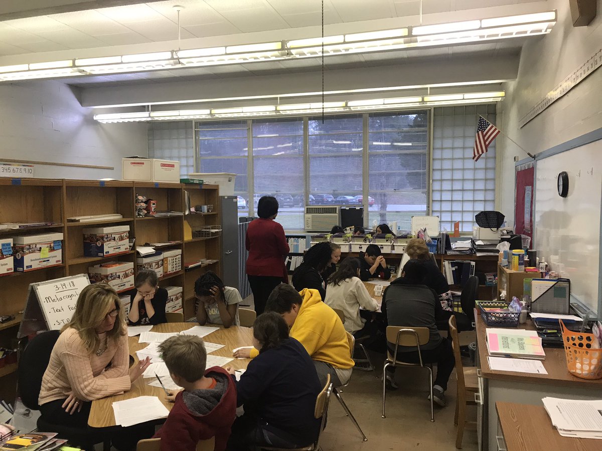DrBryanJohnson's tweet photo. Great way to start Monday morning  @hamcoschools DuPont Elem! #collaboration #community #focus https://t.co/YMukeOdiwF