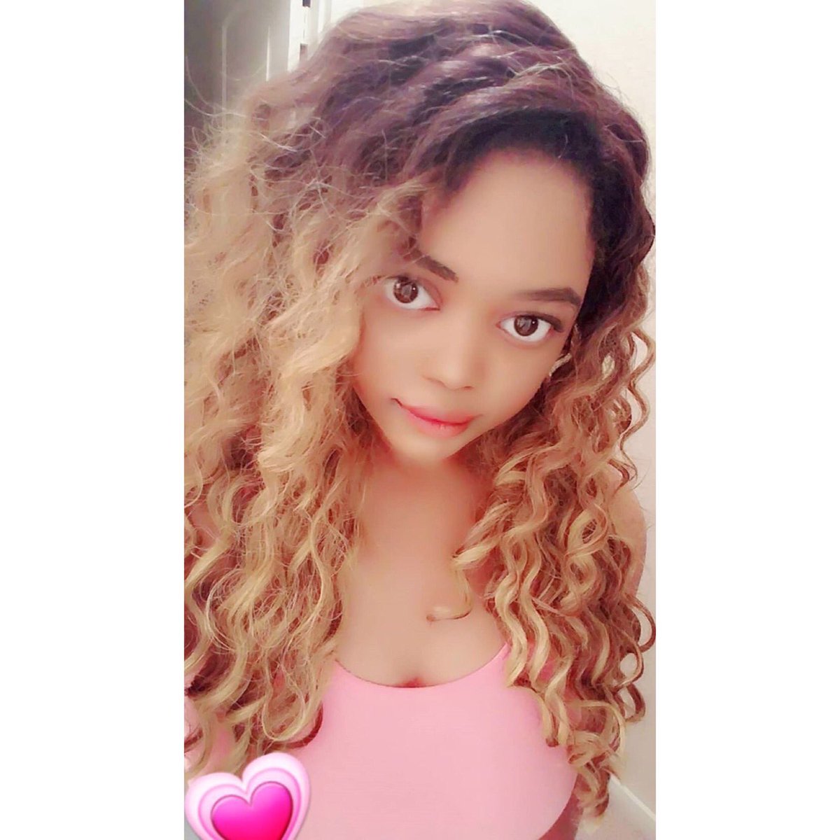 SimmonsKindra's tweet photo. For “pinks”...😘*giggling* #LoveIt #SooFast https://t.co/3DfdYPuKzI