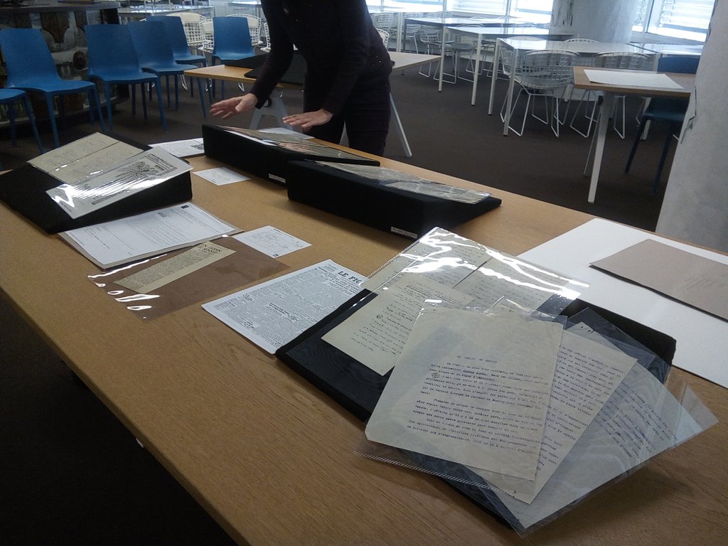selenebordeaux's tweet photo. Live-tweet à partir de 10h sur #Mauriac et la guerre d'#Espagne. On accueille une classe de 3e, on est en pleine installation ! Cc @MauriacMalagar @JBideran #MauriacEspagne https://t.co/SNEhaRzSe0