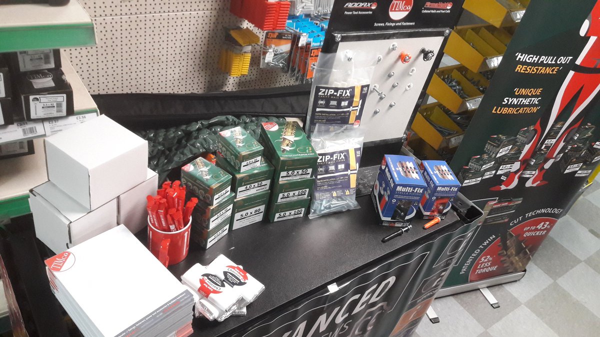 jonesalex7's tweet image. @howarthtimber oldham cancer research trade event now on!! @TIMco_tweets #C2CHALLENGE with #ZIPFIX #MULTIFIXSTELLA demos and product support, giveaways and prizes!! @mickymerch @obtimco @greggojohn @JRDTimco @rance1970