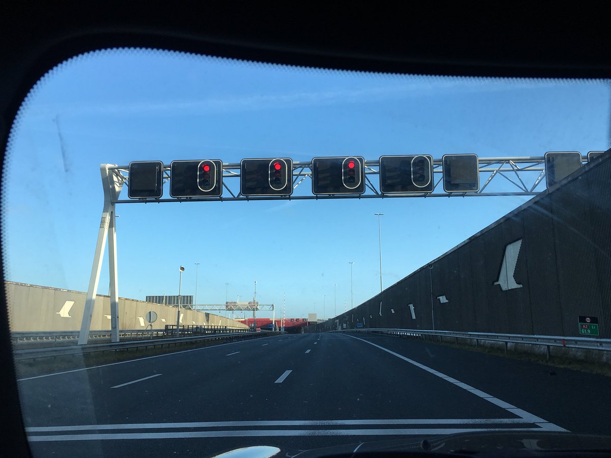 Nee ik sta niet te wachten voor de gotthardtunnel🤣🤣🤣🤣🤣🤣 #a2 #tunnelutrecht