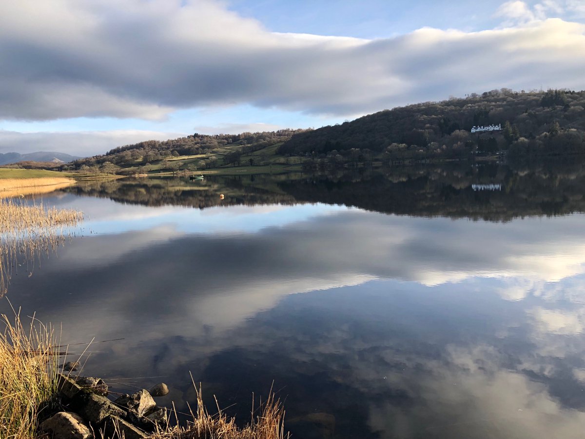 DorlingWeather's tweet photo. Flat calm on Esthwaite Water, idyllic #metfield18 #envpc https://t.co/WuxoJb60ZT