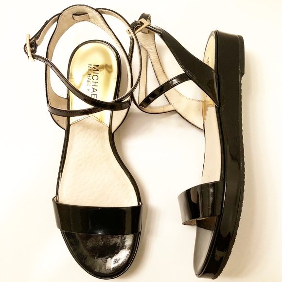 Dreamshopsteals's tweet photo. So good I had to share! Check out all the items I'm loving on @Poshmarkapp from @CimarronsCloset @kalifreshness #poshmark #fashion #style #shopmycloset #jcrew #michaelmichaelkors #worthington: https://t.co/suVDnZOby4 https://t.co/GYvsoZWpoQ
