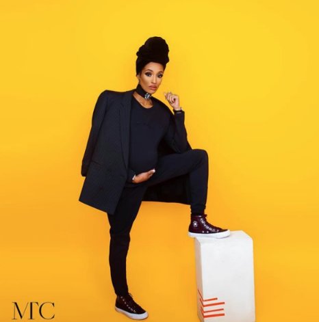 iROKOXsquad's tweet photo. Singer, @aphroDIJA revealed after she welcomed her daughter that she did a photo shoot while in Labour. She just shared the beautiful photos from the shoot on her IG page. https://t.co/iyChh0IrXj