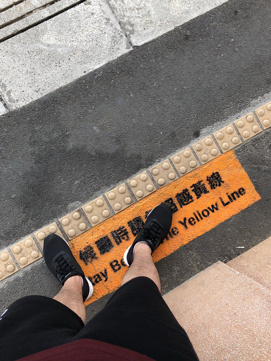 Mask_Kuo's tweet image. 早上下大雨...現在大太陽
#鞋襪都幹了
#皇上快來看看濕掉的鞋襪