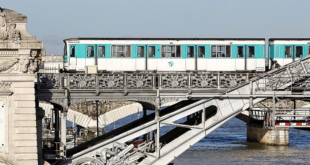 #Paris : Hidalgo réfléchit à la gratuité des transports en commun 
(Elle avait déjà promis la gratuité des transports au début de  l'année pour les #retraités, sous conditions... ) bit.ly/2FLrLdh