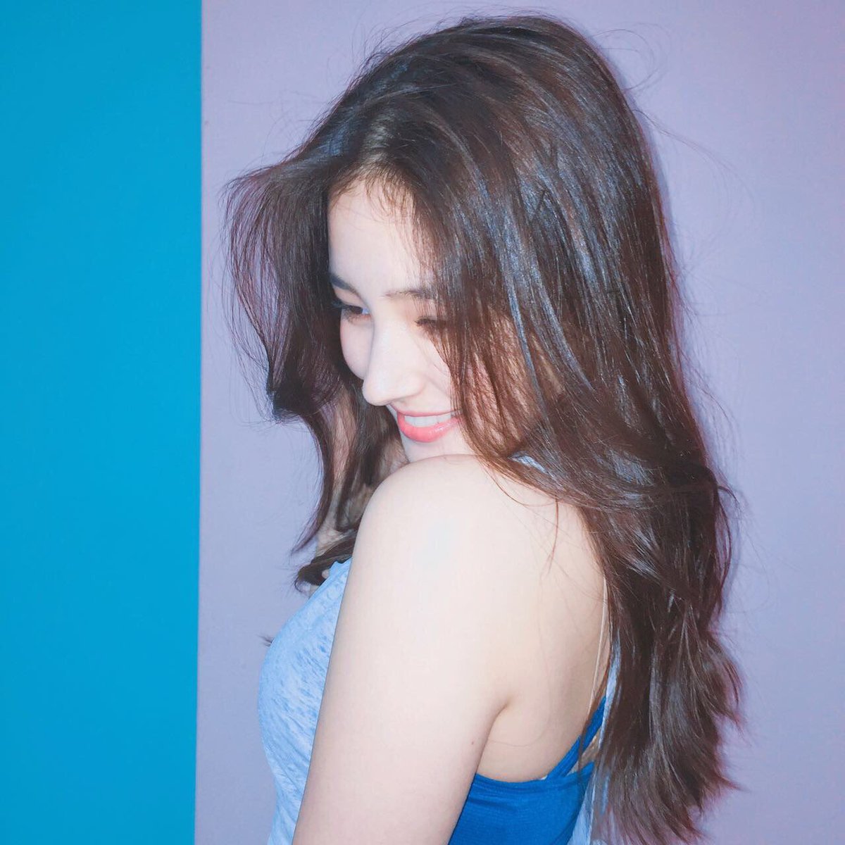 nancy_intl's tweet photo. [TRANS] @MMLD_Official twitter update :
While shooting for Prospecs taken by Jane, ttutong!! Took them with Daisy

#낸시 #모모랜드 #MOMOLAND #NANCY https://t.co/tbw9weAnLR
