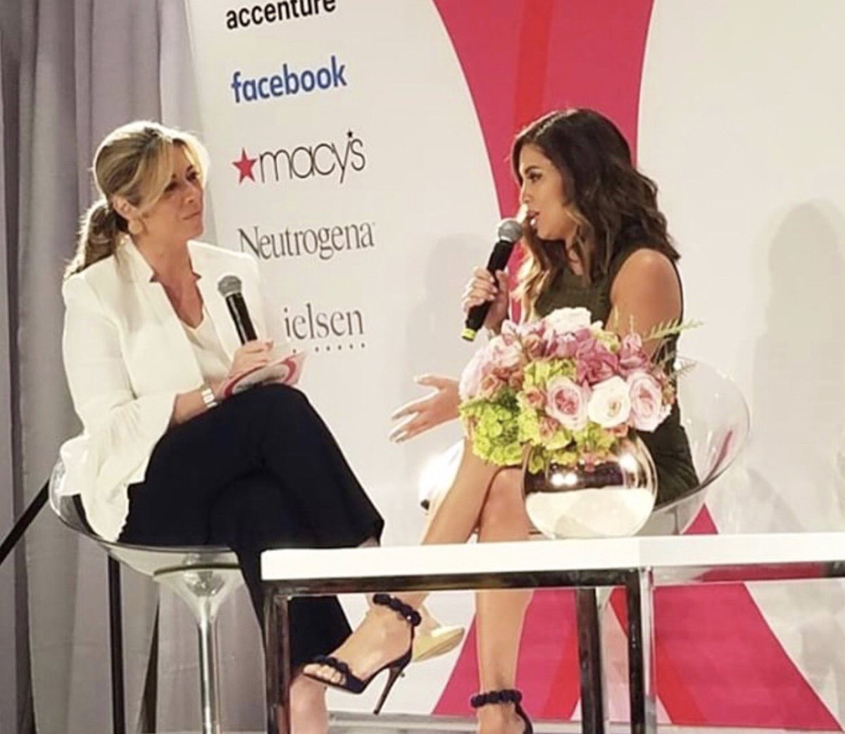 teampamelasilva's tweet image. Foto de @PAMELASILVA el sábado en el evento de #PoderosasLive de @peopleenespanol 😊❤️