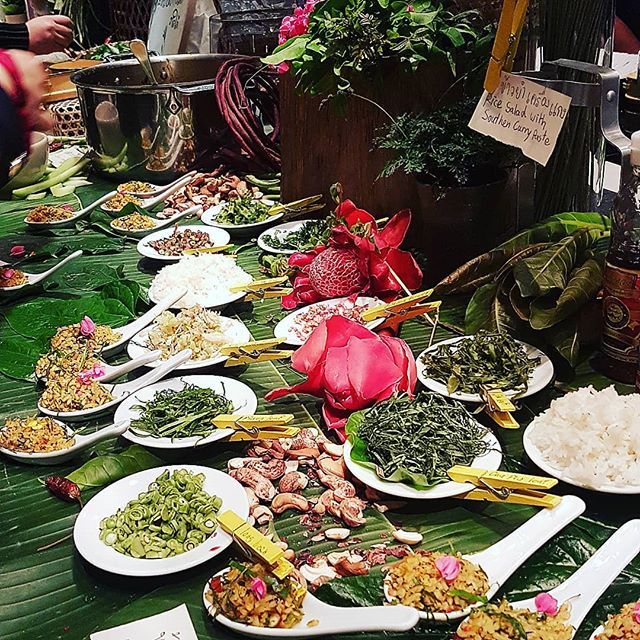 ข้าวลูกจีน และข้าวยำเครื่องแกง

Luke Jin Rice and Rice salad with Southern curry paste

#refoodforum #southernfood ift.tt/2IEayjO