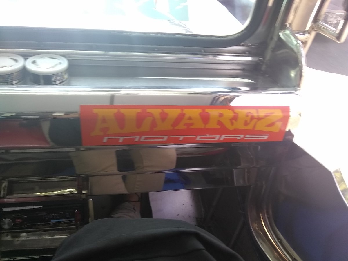 tmelorenzo's tweet photo. view from the front seat of the jeepney, a Filipino commuting icon! this one had a fancy USB sound system too. #asugdr @gdrscholars https://t.co/ZVtDYiqOfF