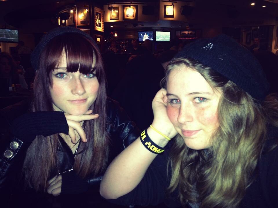 cokenmilk's tweet photo. #2012vs2018 Even our stupid hands are in the same general position #trashthen #trashnow #trashforever https://t.co/IsioZTVHH0
