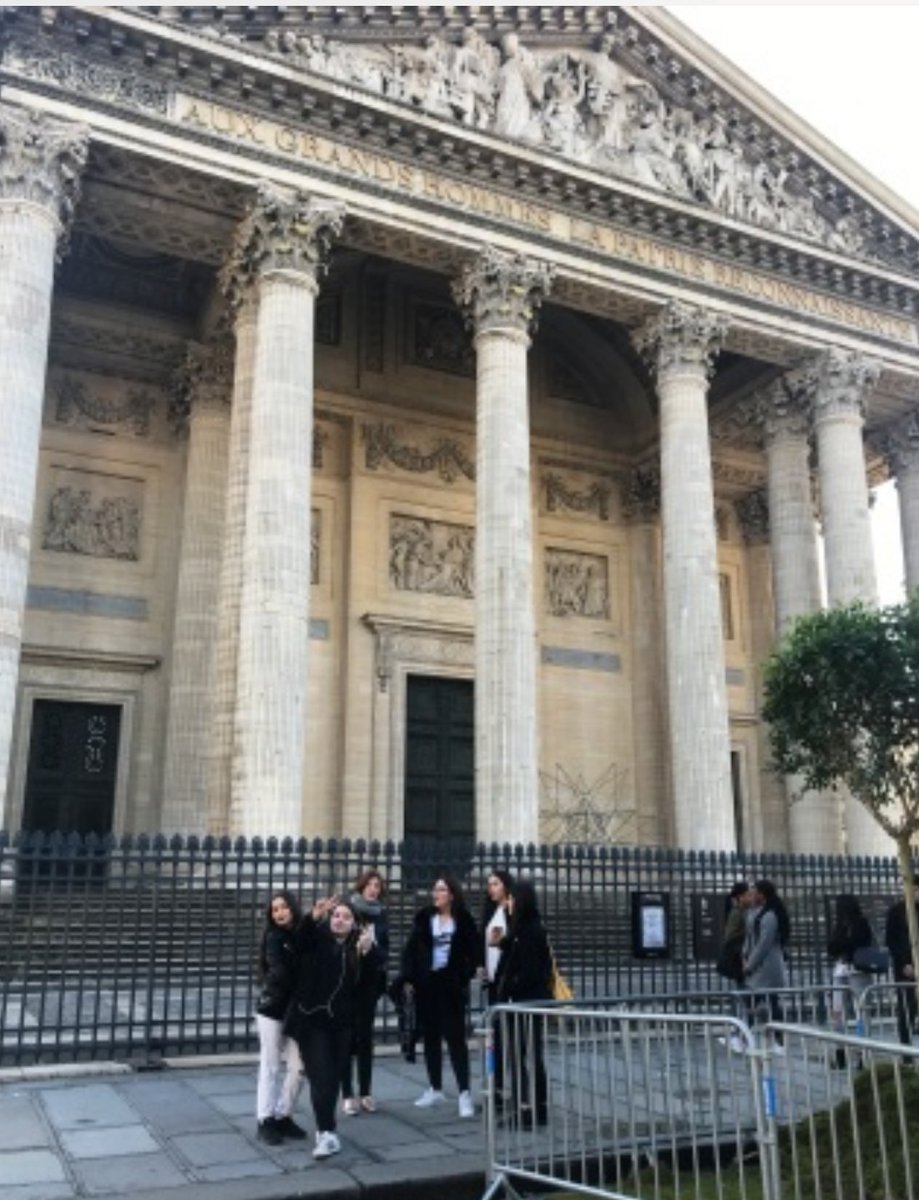 CdiGBraque's tweet photo. Dans le cadre du concours @EloquentiaFr les élèves de #2GA1 au #LPOGeorgesBraque @0950666h ont visité le #Panthéon. Les détails dans l'article : https://t.co/1mLEC281od #Culture #Eloquence @IsabelleHoertel https://t.co/khHaW3OWJL