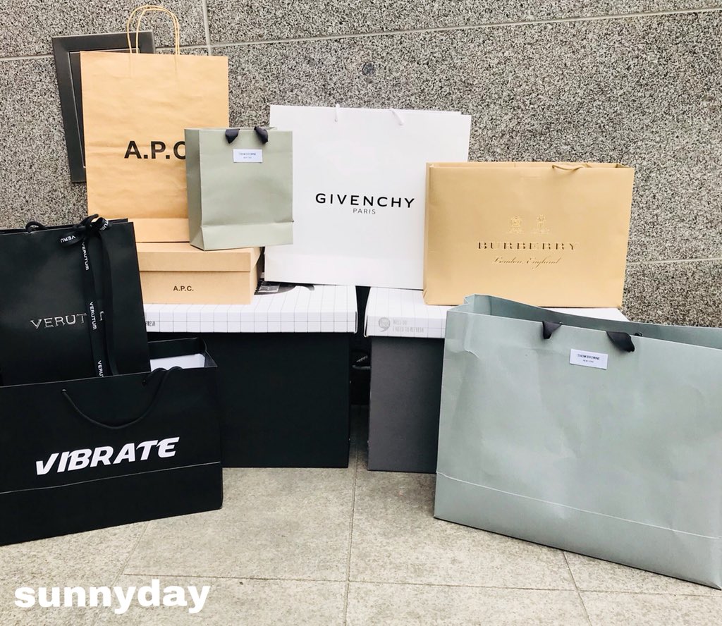 sunnyday1013's tweet photo. 🐥 2018 JIMIN SUPPORT

오늘 지민이에게 마지막이 될 서포트 전달했습니다!

작년부터 차근차근 준비했는데 지민이 마음에 들었으면 좋겠어요❤️

상세샷은 타래로 올리겠습니다

서포트 준비하면서 옆에서 도움주신분들 정말 감사합니다😭😭

지민아 건강맨날하구 항상응원할게!!
@BTS_twt #JIMIN https://t.co/Qk5KyFhVQl