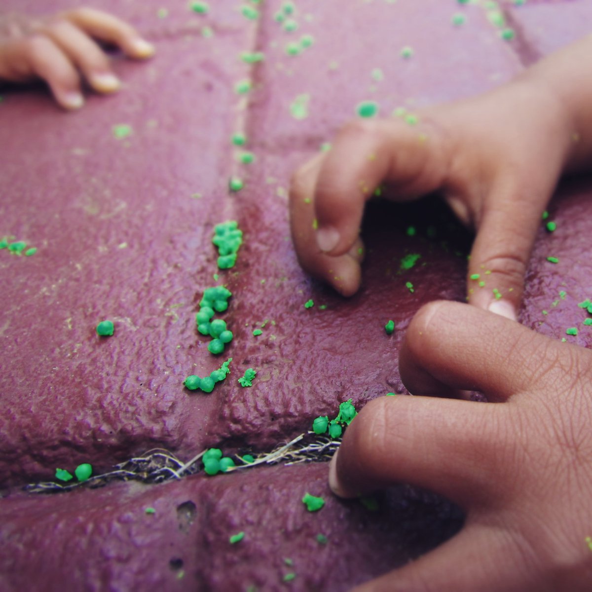 OhToTwo's tweet photo. This has to be one of the easiest messy play activities! It doesn’t take long to prepare. No cooking. No fuss. It’s a 1-bowl-wonder type of thing.

Visit our website (link in bio) for more info

#messyplayideas #sensoryplayideas #earlychildhooddevelopment#playtolearn #justplay https://t.co/Cesh1TCMSt