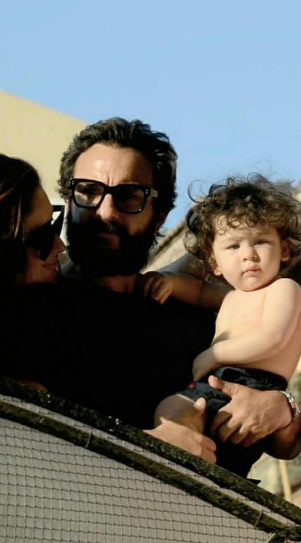 bombaytimes's tweet photo. #SaifAliKhan and #KareenaKapoorKhan spotted with their l'il munchkin #TaimurAliKhan https://t.co/iYLxUPt09q