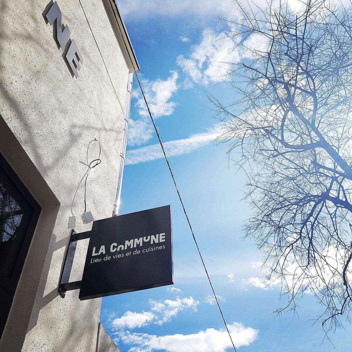 LaCommuneLyon's tweet photo. Les échoppes food sont ouvertes ce soir de 19h à 22h30 #resto #lacommune #entrezmanger https://t.co/MqLzh2oYOh