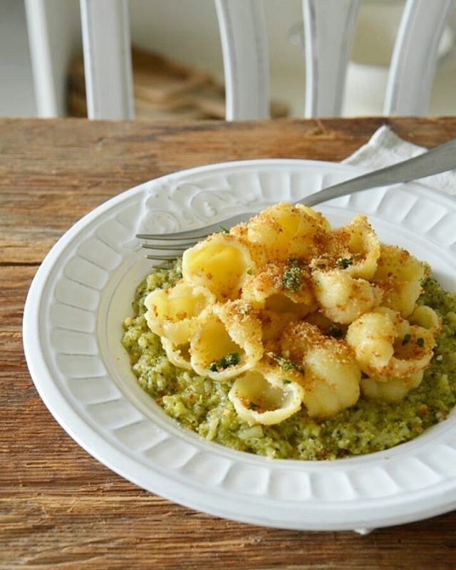 robertamorasco1's tweet photo. {🍴}
Semplicità.
Soprattutto in cucina, almeno per me. 😉
.
PASTA DI GRAGRANO CON CREMA DI BROCCOLI E BRICIOLE ALL'ACCIUGA.
.
Nuova ricetta nel blog, 👉 link in bio
.
.
#facciamocheerolacuoca #tentarnoncuoce #foodblogfeed #vzcomade #bloggallineincucina
… https://t.co/SiPDLpmvXt https://t.co/L2rCTPCElm