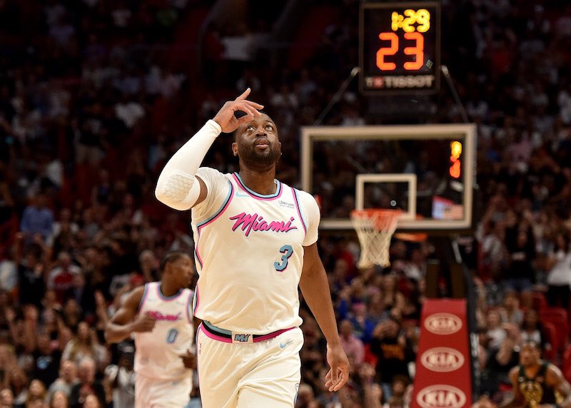 ElBazardinho's tweet photo. 🚨🔥🚨

Le maillot de D-Wade Édition Miami Vice est enfin dispo 😉🤙 https://t.co/54TozbqsBo