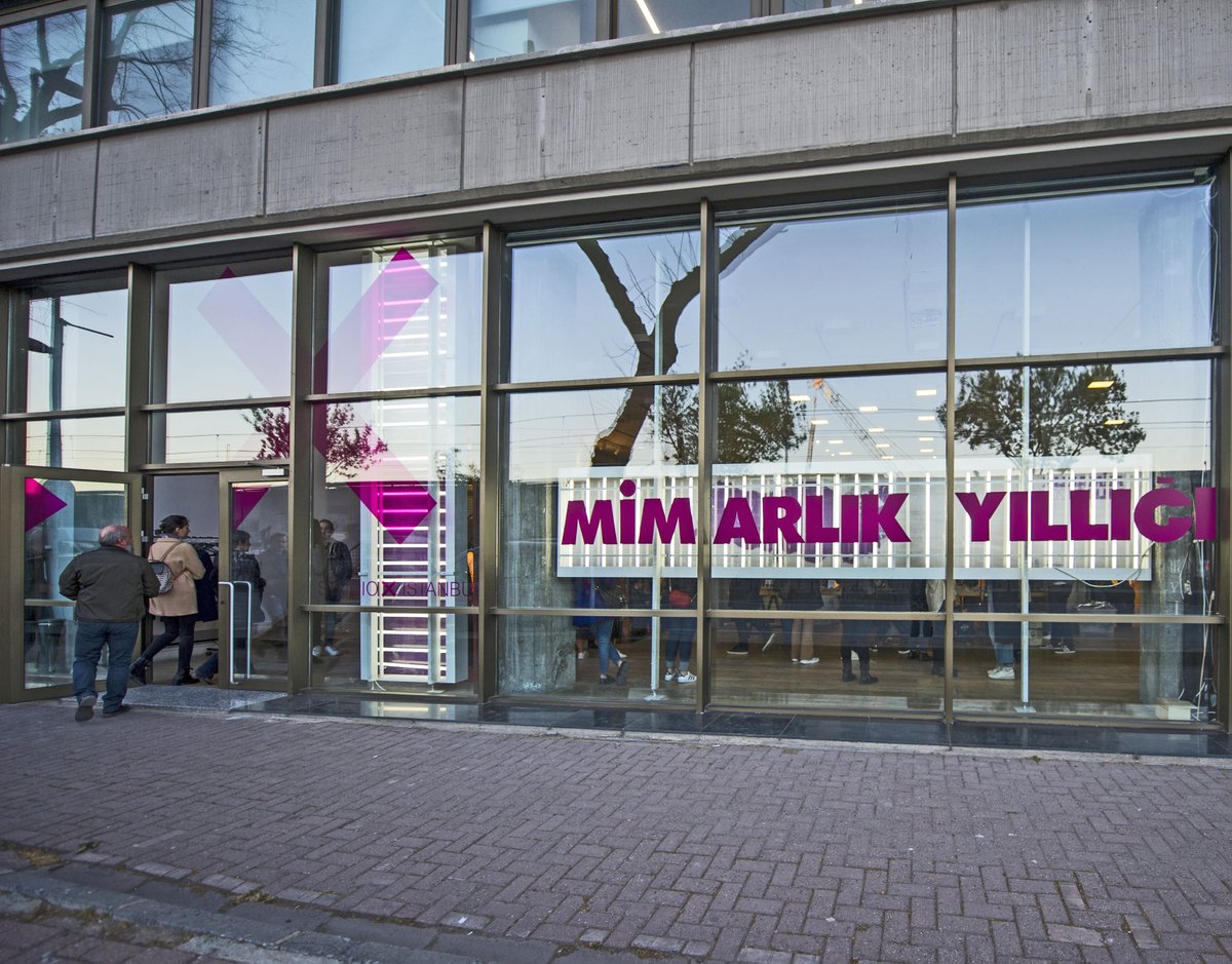 2017 yılında inşaatı tamamlanan yapılar arasından seçilerek oluşturulan <a href="/mimarlikyilligi/">Mimarlık Yıllığı</a> 2017, 6-20 Nisan tarihleri arasında <a href="/StudioXIstanbul/">Studio-X Istanbul</a>'da sergilenecek: arkitera.com/etkinlik/4889/…