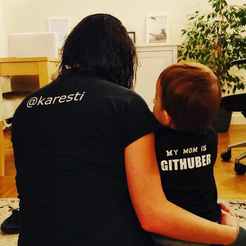 karesti's tweet image. Because being YouTuber or fashion influencer are not the only cool things to be #githuber #womenintech #coder