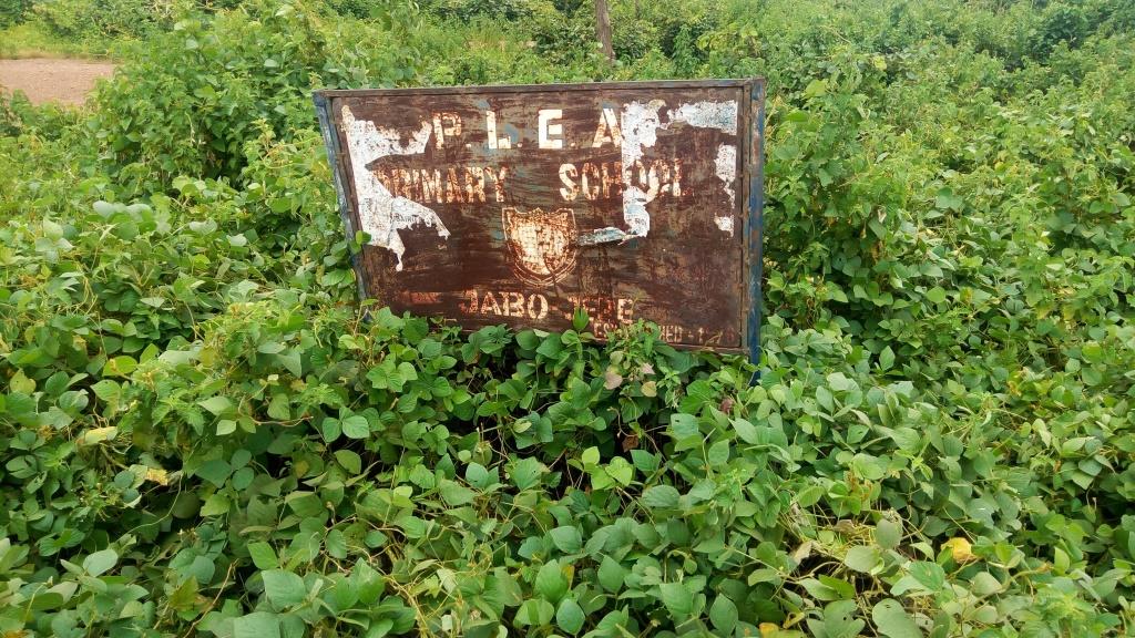 TrackaNG's tweet image. [Project Update] Construction of block 3 classrooms with furniture, office, and toilet at Jabo Bosso/Paikoro Fed Constituency, Niger state for N10m. Sometimes last year, We sensitized the community head &amp;amp; members about this project to engage their Rep.
#2017ConstituencyProject
