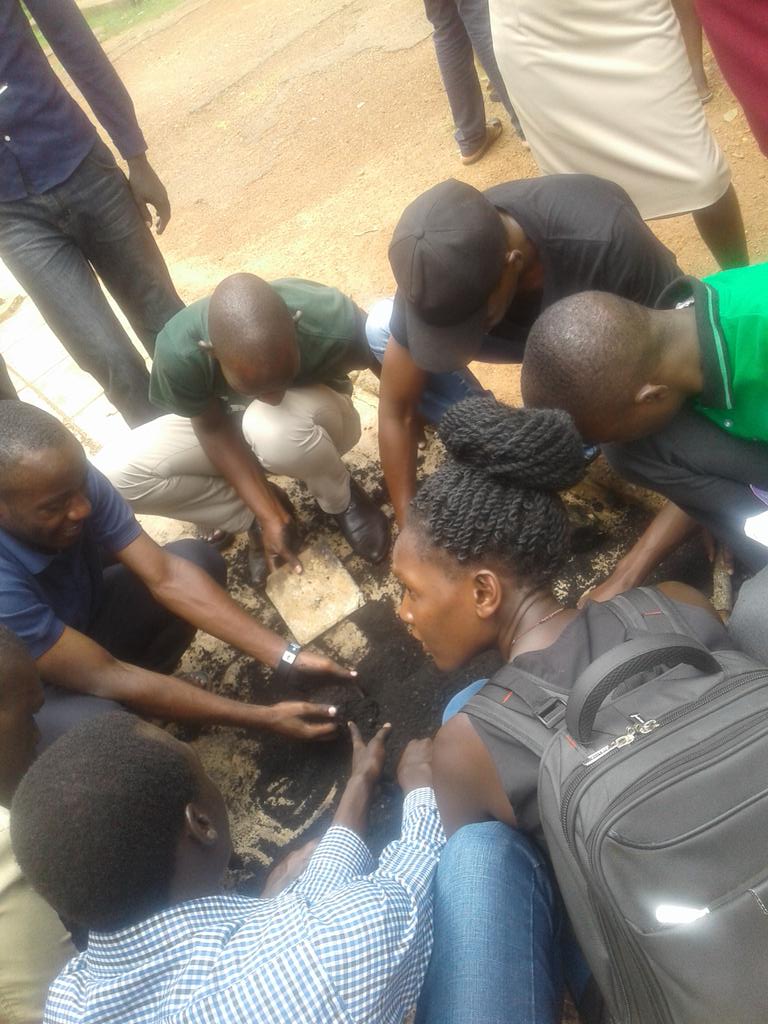 KobusingeRose1's tweet photo. The young people coming up for climate action!  This was briqquete making after the Go-green week @Makerere University .
 #EarthHourUG  #Connect2Earth #SimbawOmuti #EarthHourWalk 
#EarthHour https://t.co/s1RQgjmxKk