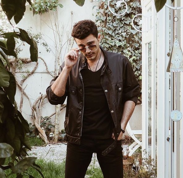 Kaşlarını kaldırınca çıkan 3 . çizgi olam Buraaaakkk #buraksevinç #meriçaral #eyfet #söz