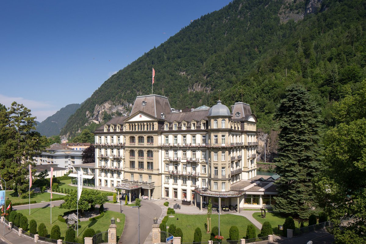 Lindner_Hotels's tweet image. #Lieblingshotel Lindner Grand Hotel Beau Rivage
Inmitten von Eiger, Mönch und Jungfrau. Schweizerischer Charme mit erlesenem Spa- &amp;amp;  #Wellnessprogramm, modern ausgestatteten #Veranstaltungsräumen,  fantastischen (Winter-)Sportmöglichkeiten und #Kulinarik rund ums Jahr.
#Schweiz
